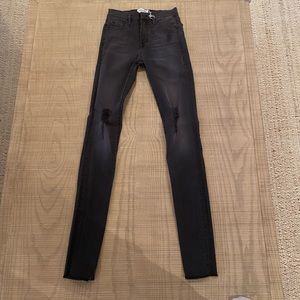 NWT FRAME Denim “Forever Karlie” Distressed Skinny Jeans